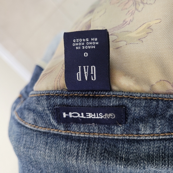 GAP Jean Jacket - Picture 2 of 7